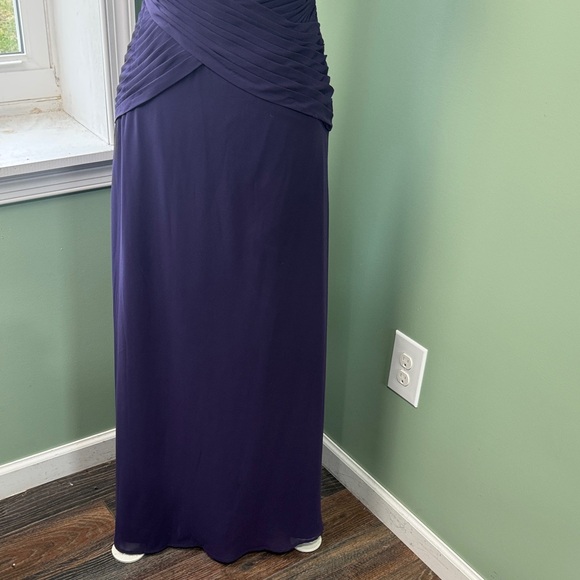 David's Bridal One-Shoulder Gown in Purple size 6 - Picture 5 of 11